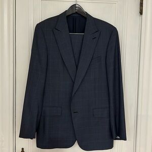 Zegna Suit in lightweight wool/silk blend - Navy